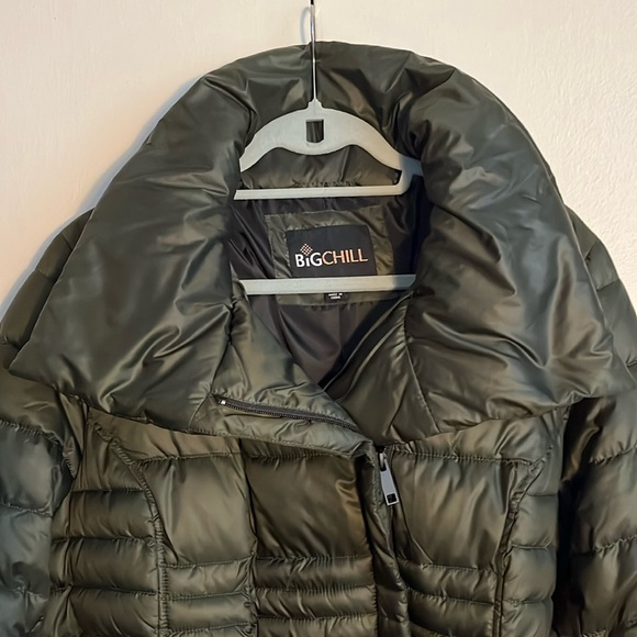 Olive green belted winter jacket. Hits below the knee. I am 5’2”. - Picture 3 of 7